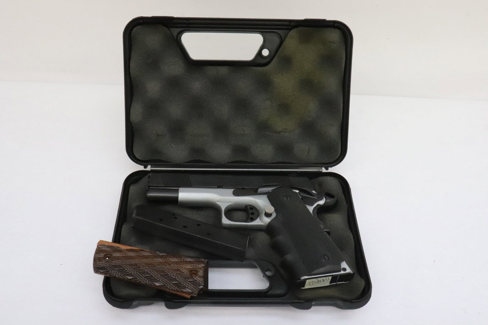 Israel Arms Ltd., M-5000 GAL, 45 ACP, 1911, Semi auto: Barrel length: 5", serial #: 451383, 1911, in box, made in Israel. NO California buyer, out of state buyers only, no international shipping, no California transfer. Buyer is responsible for checking l