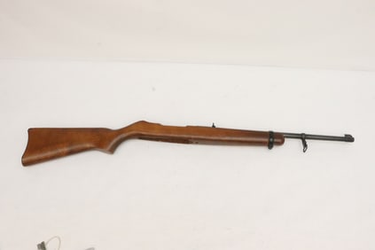 A Ruger rifle wood stuck with gun barrel