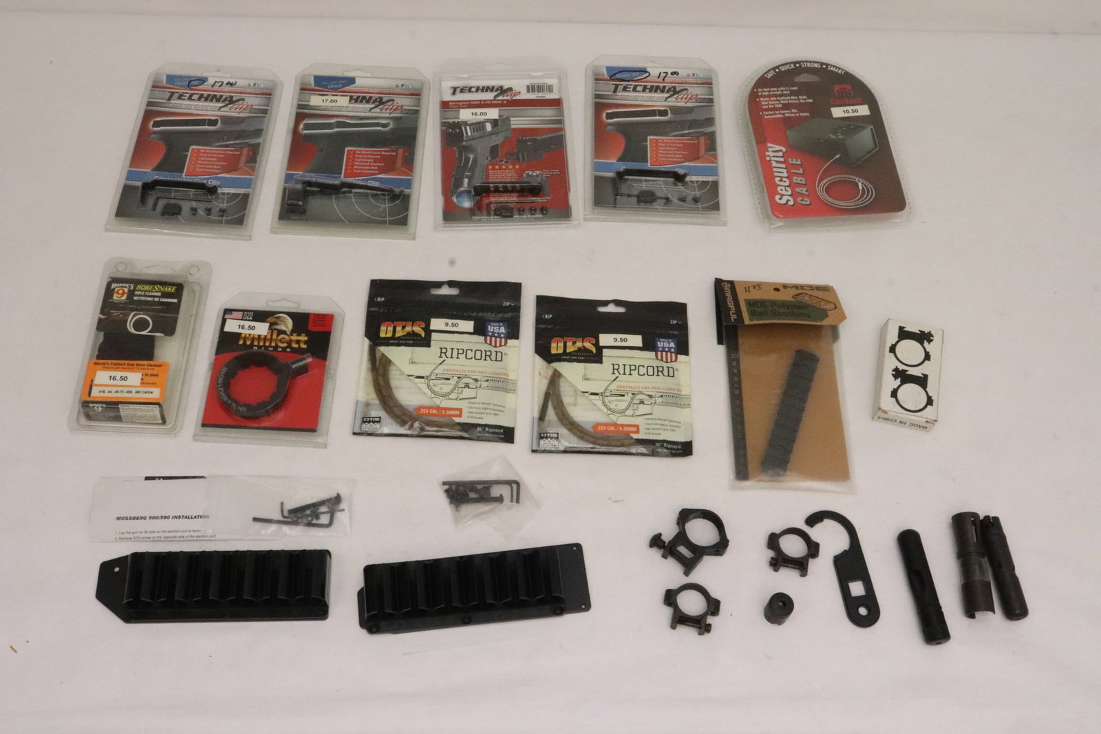 Lot of gun accessories: Lot of gun accessories