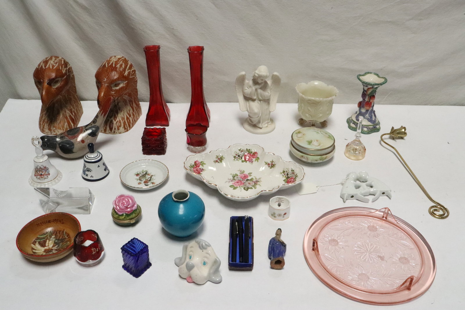 Lot of misc. glass and porcelain pieces: Lot of misc. glass and porcelain pieces
