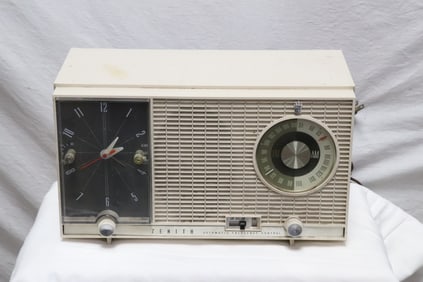 Zenith automatic frequency control radio