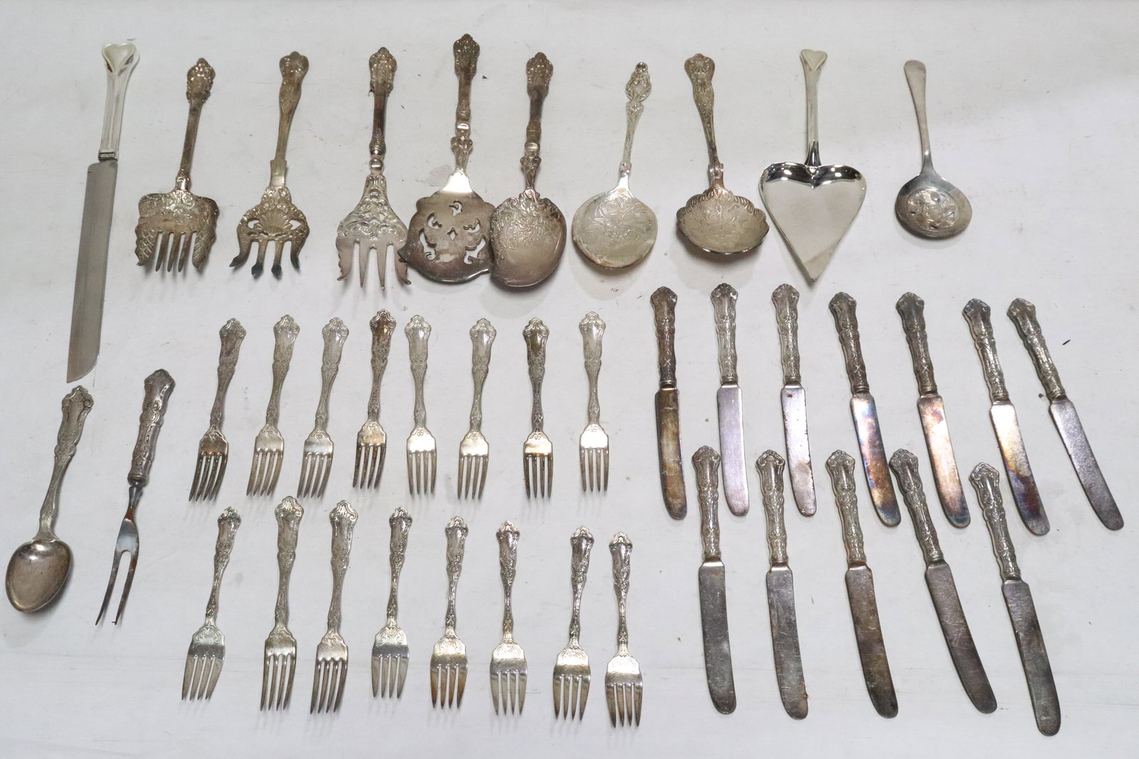 Lot of vintage fancy silverplate flatware: Lot of vintage fancy silverplate flatware