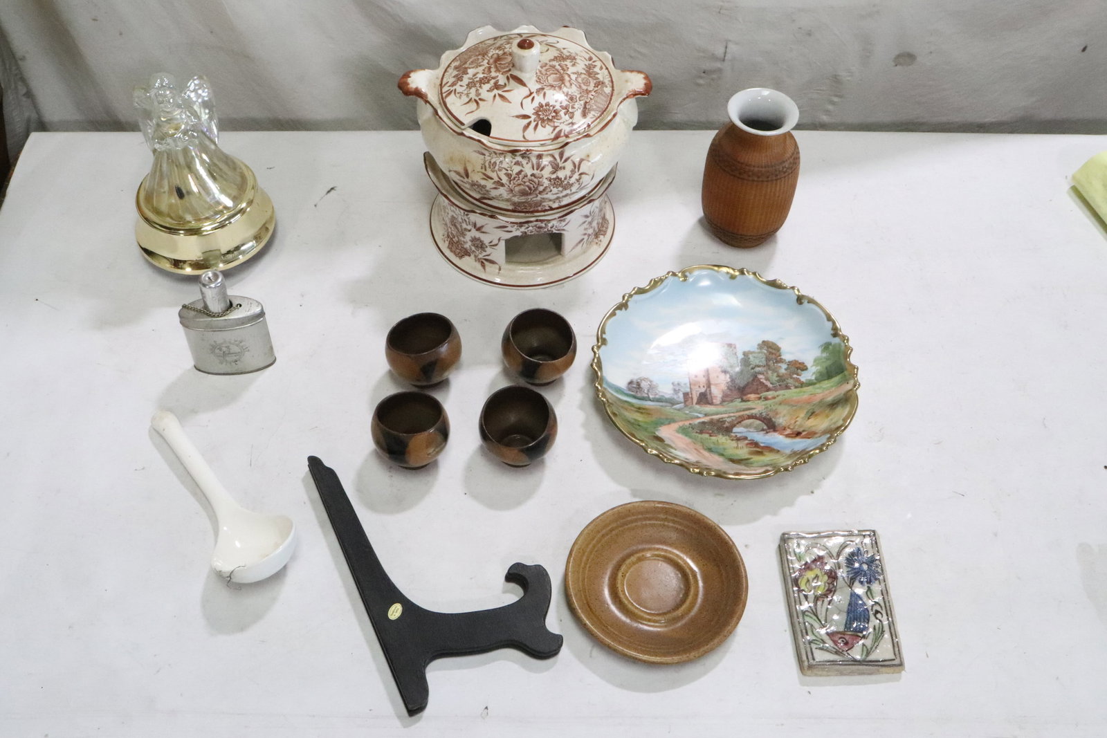Lot of misc. porcelain and glasses: Lot of misc. porcelain and glasses