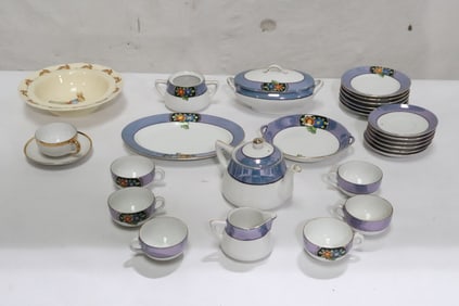 Lot of children porcelain pieces