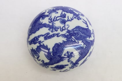 Chinese blue and white porcelain box