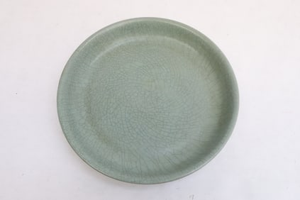 Chinese Song style crackleware porcelain plate