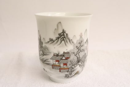 Fine Chinese famille rose porcelain tea cup