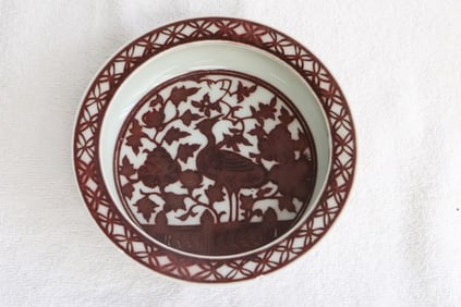 A red and white porcelain brush wash