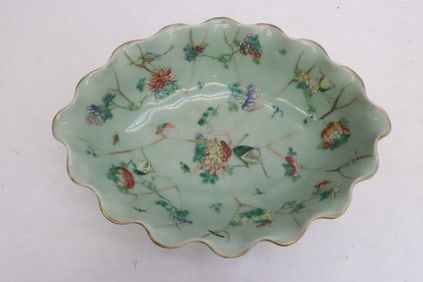 Chinese 19th century famille rose porcelain bowl