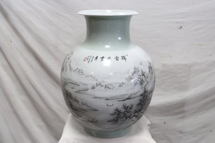 Large Chinese famille rose porcelain jar