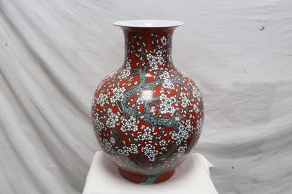Chinese large famille rose porcelain bottle vase