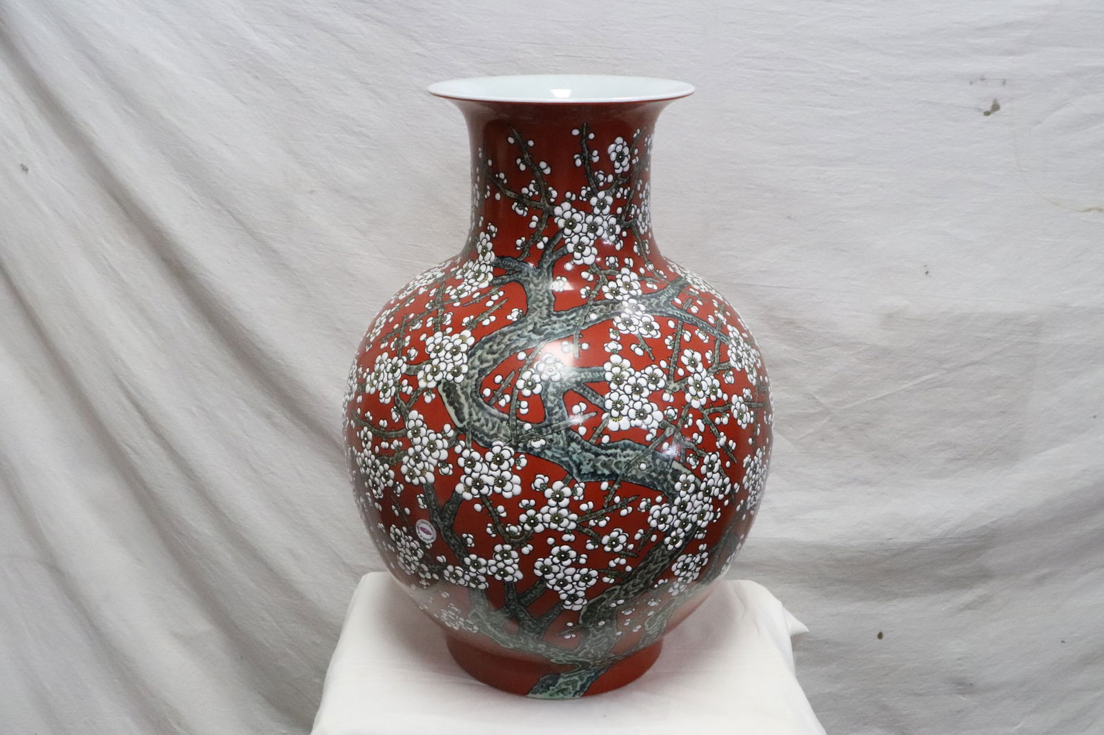 Chinese large famille rose porcelain bottle vase (1 of 11)