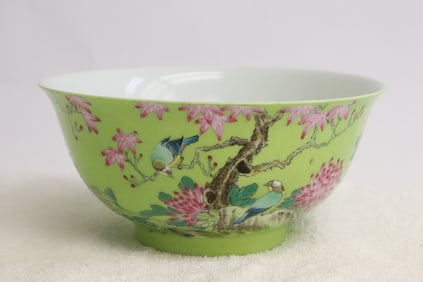 Beautiful Chinese famille rose porcelain bowl