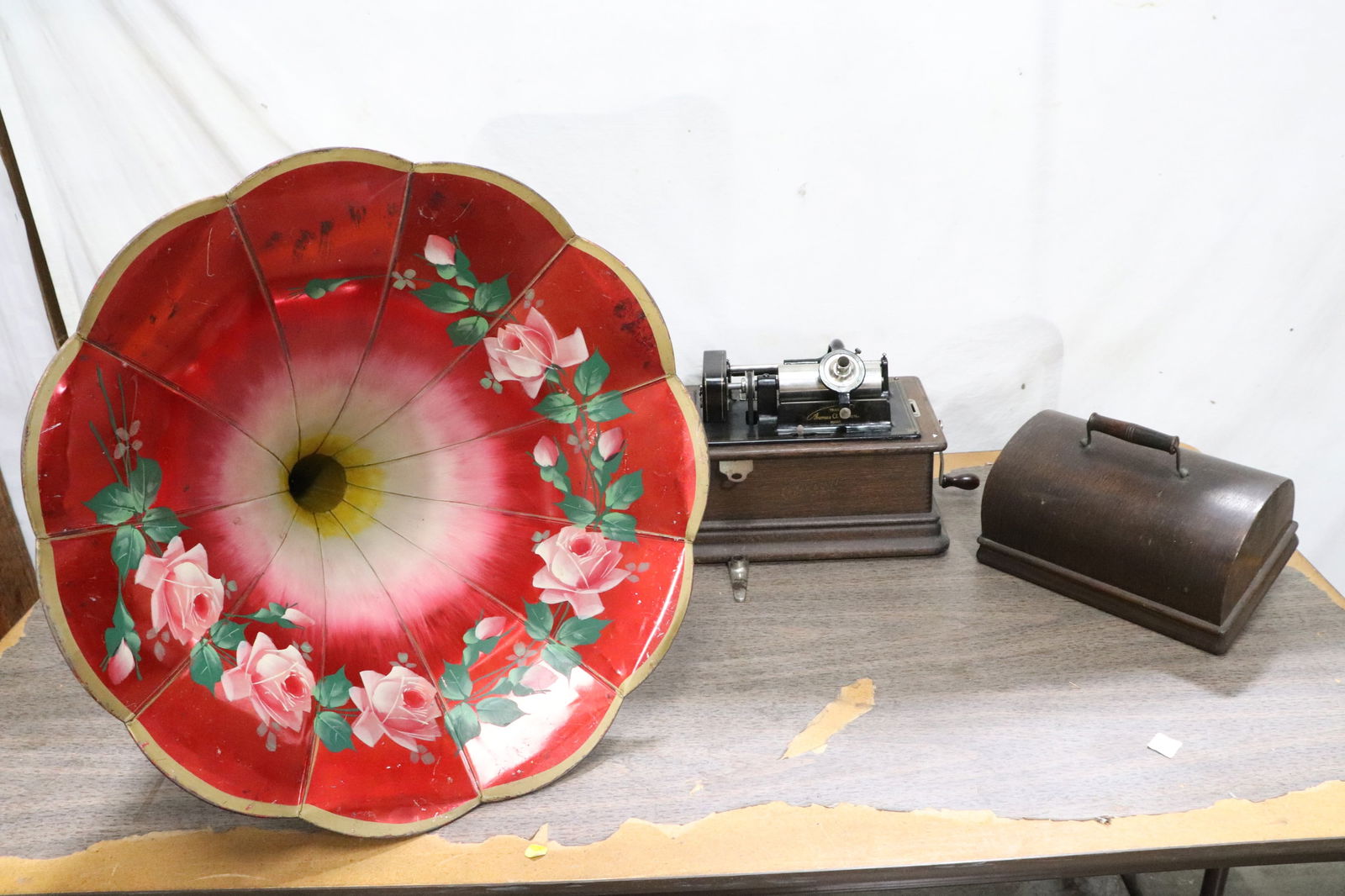 Edison cylinder phonograph with horn (1 of 13)