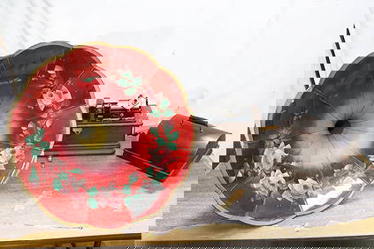 Edison cylinder phonograph with horn (1 of 13)