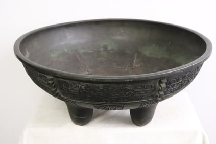 massive Chinese Ming bronze tripod ding, c1500AD