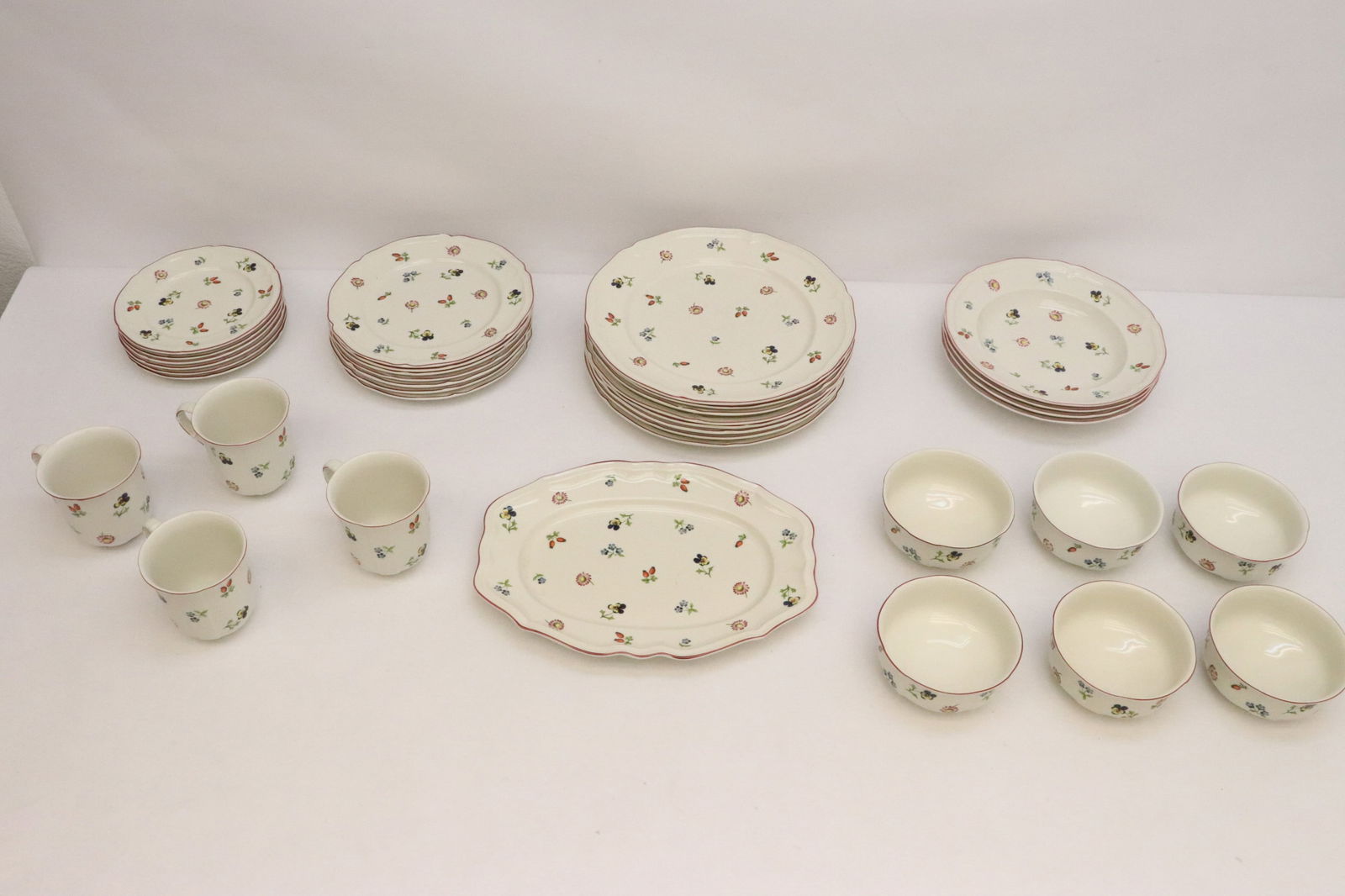 china set by Villeroy and Boch in petite pattern: Beautiful china set by Villeroy and Boch in petite pattern; including 8 dinner plates, 8 lunch plates, 3 soup bowls, 6 bread plates, 7 water bowls, 4 cups, and one serving platters, total 36 pieces
