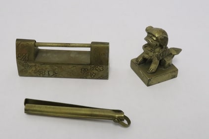 2 vintage Chinese brass items