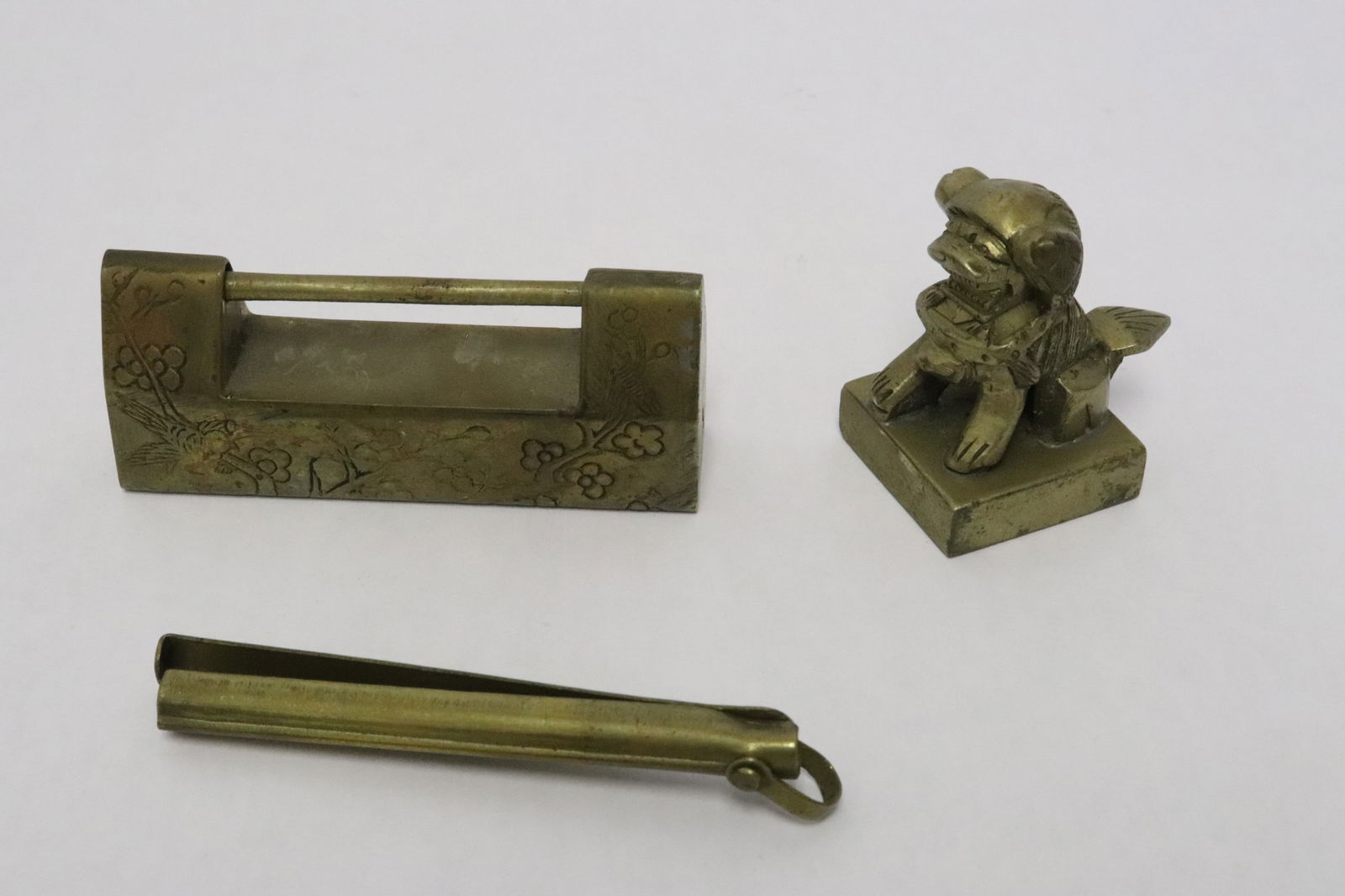 2 vintage Chinese brass items (1 of 9)