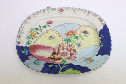 Vintage Chinese wucai porcelain plate