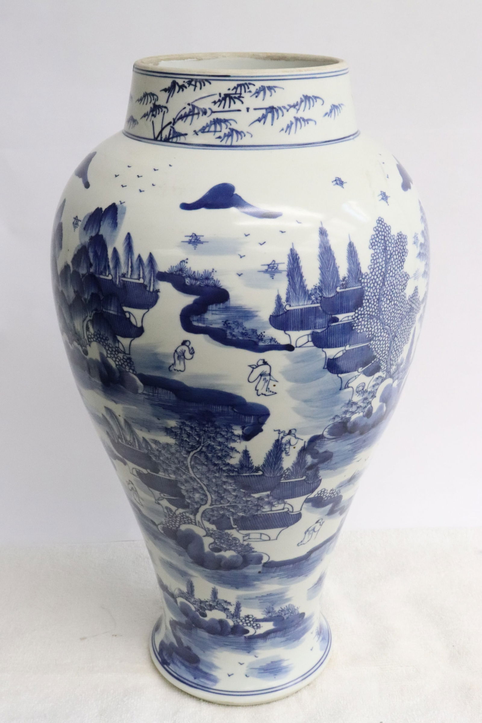 Large Chinese 18th/19th century blue and white jar: Large Chinese 18th/19th century blue and white jar painted with landscape scene, 16.5"x9.3"dia