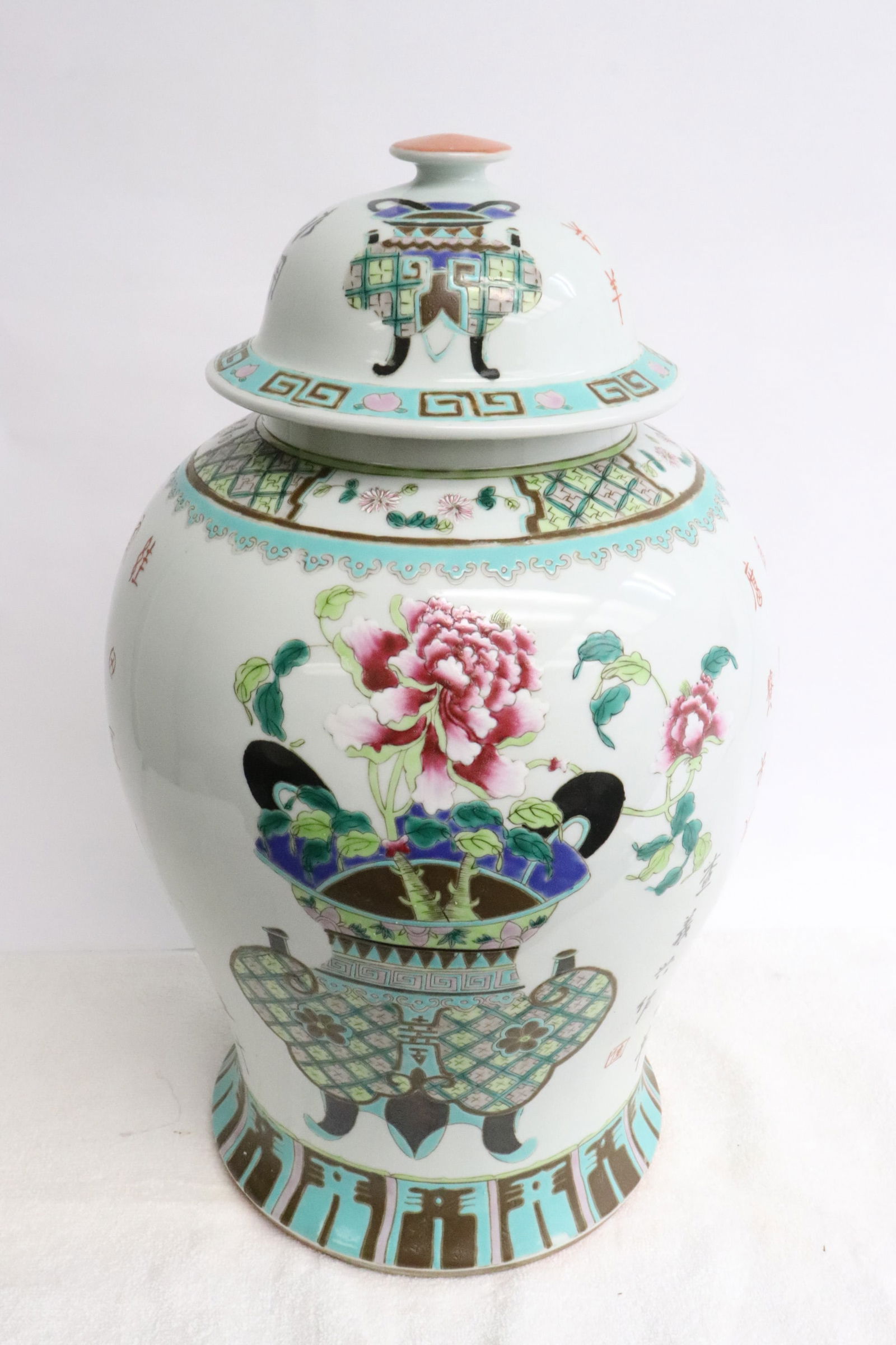 Chinese 19th c. famille rose porcelain baluster jar: Chinese 19th century famille rose porcelain baluster jar, 16.65"x10.2"dia