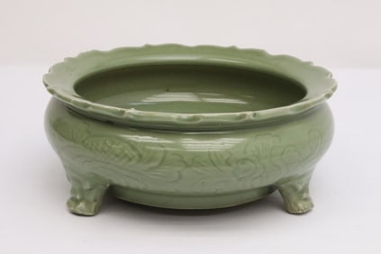 Chinese antique Longquan yao celadon tripod censer