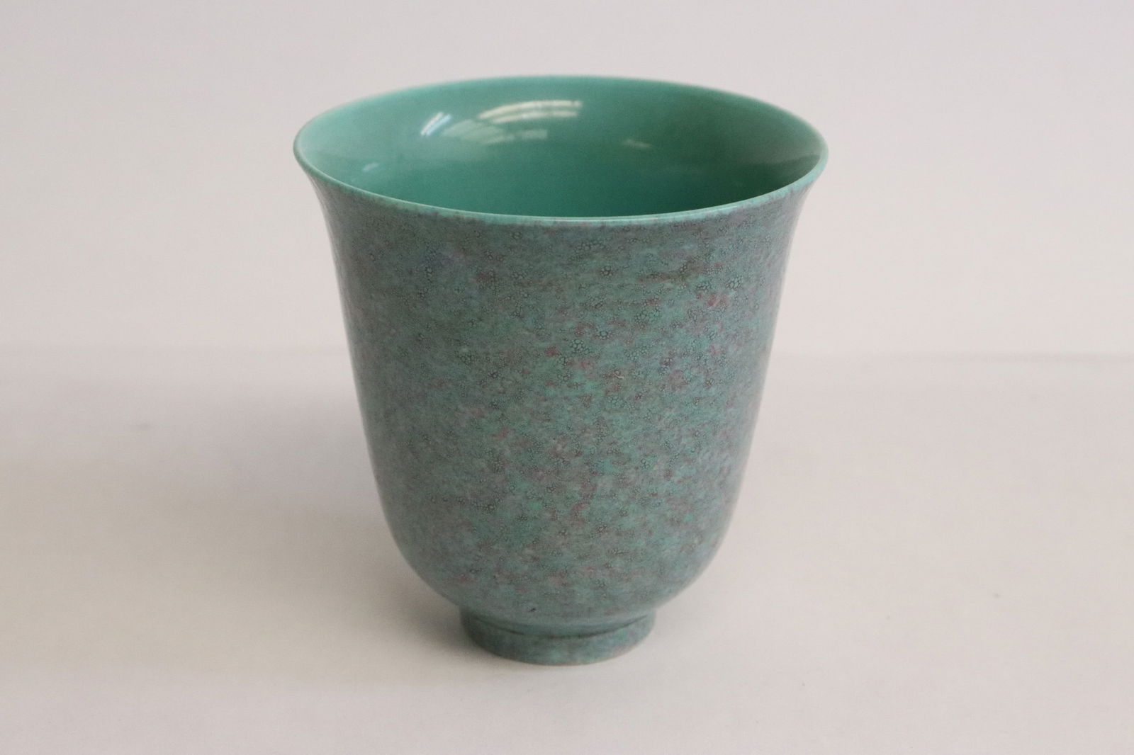 Fine Chinese wucai porcelain tea cup (1 of 5)