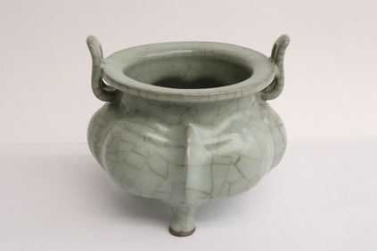 Chinese celadon crackleware censer