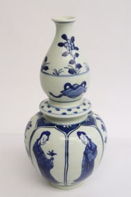 Chinese blue and white gourd shape vase