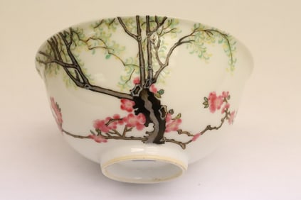 A beautiful famille rose porcelain bowl