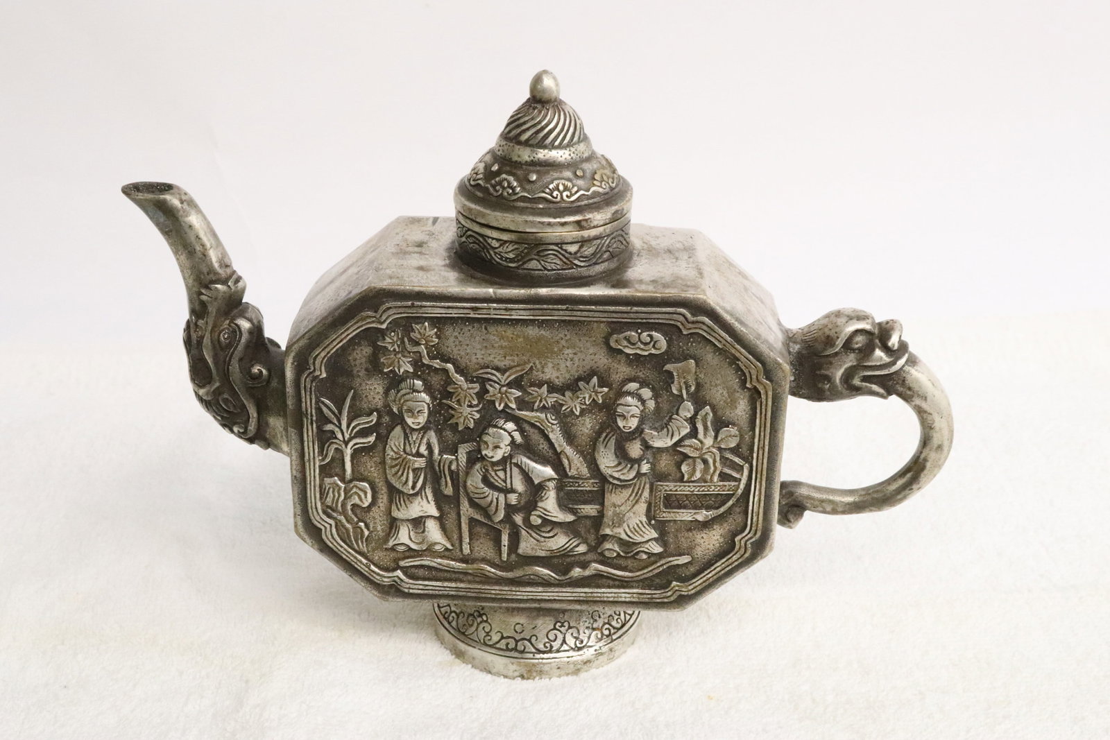 Chinese white bronze wine pot: Chinese white bronze wine pot, 5.7"x7.7"x2.15"