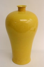 Fine Chinese yellow glazed porcelain meiping