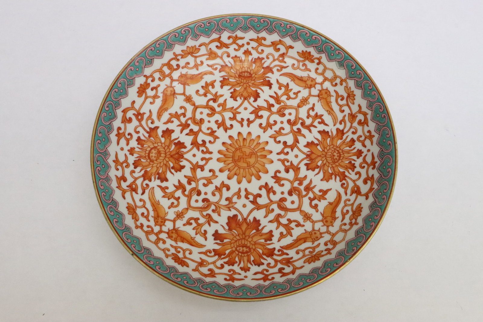 Chinese red and white porcelain plate: Chinese red and white porcelain plate, 1.65"x8.35"dia