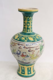Chinese wucai porcelain bottle vase