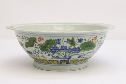 Chinese wucai porcelain large bowl