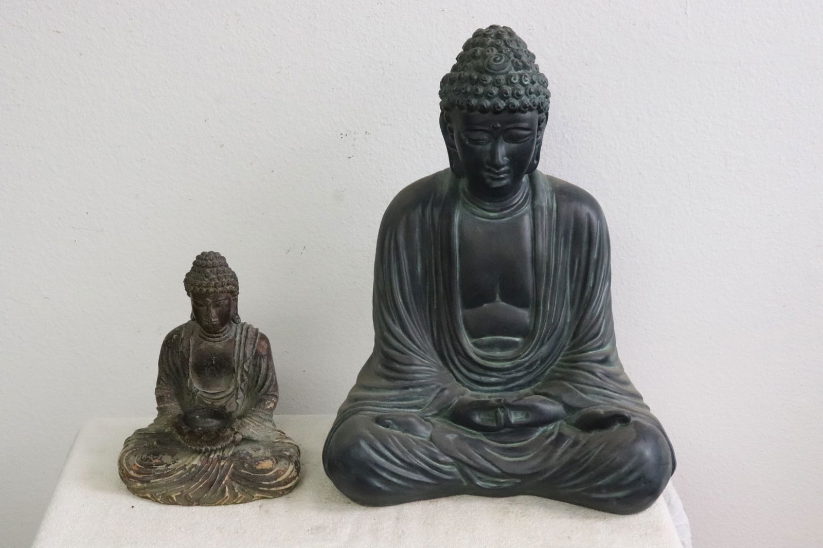 2 decorative Buddha statues (1 of 9)