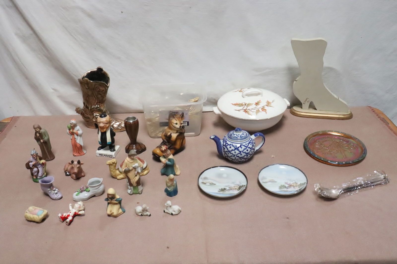 Lot of misc. Christmas porcelain pc, & set of gilt flatware (1 of 17)