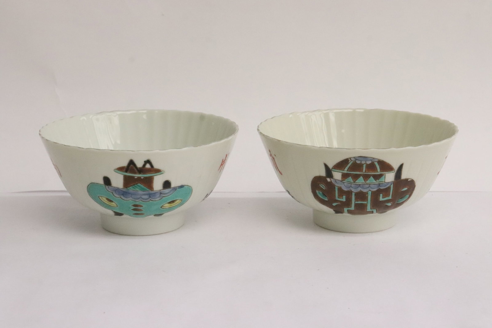 Pair Chinese famille rose porcelain bowls: Pair Chinese famille rose porcelain bowls, 2.3"x4.6"dia ea