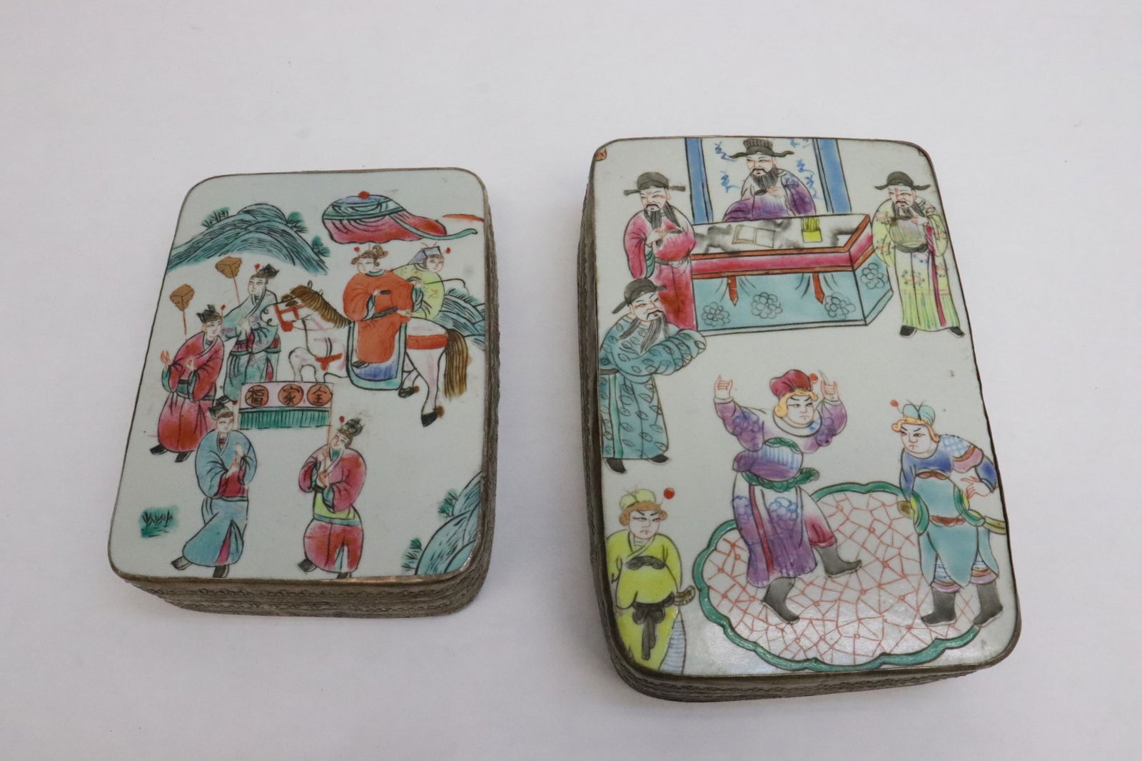 2 Chinese tin boxes with famille rose porcelain top (1 of 9)