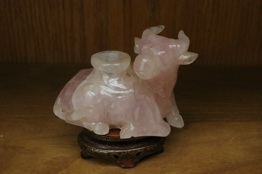 A rose quartz carved censer in the form of cow: A rose quartz carved censer in the form of cow, 3.45"x4.4"x2.8" (box:4.2"x6.8"x6.2")