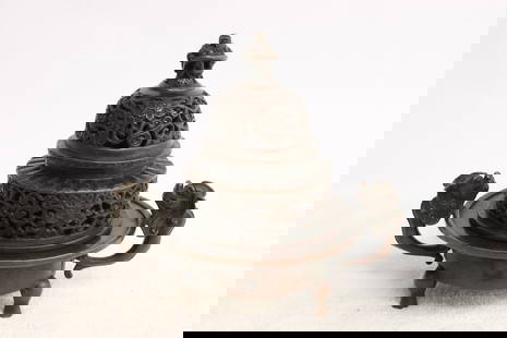 Chinese bronze covered censer: Chinese bronze covered censer, 6.25"x6.65"x4.8"