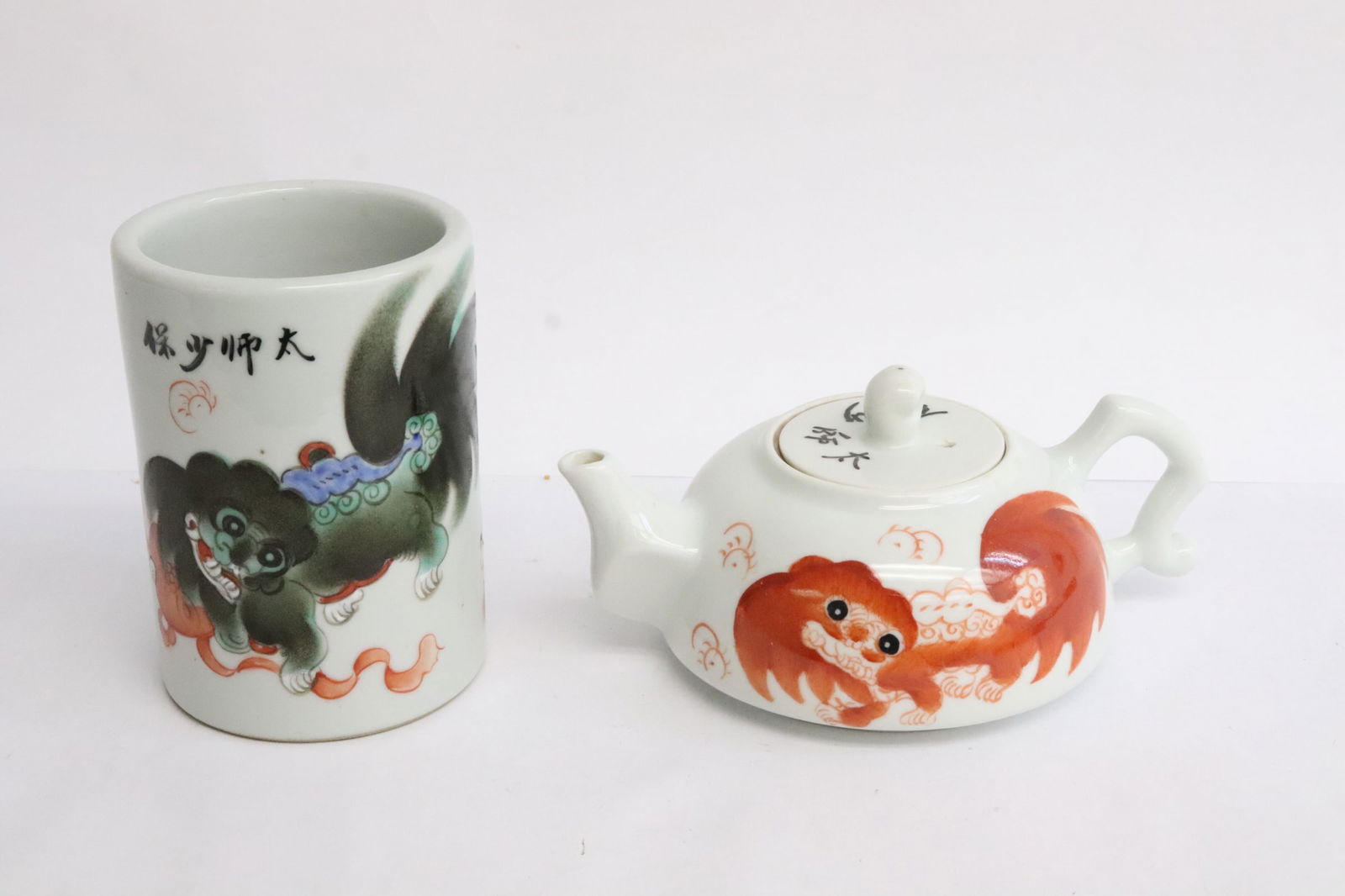 2 wucai porcelain pieces (1 of 11)