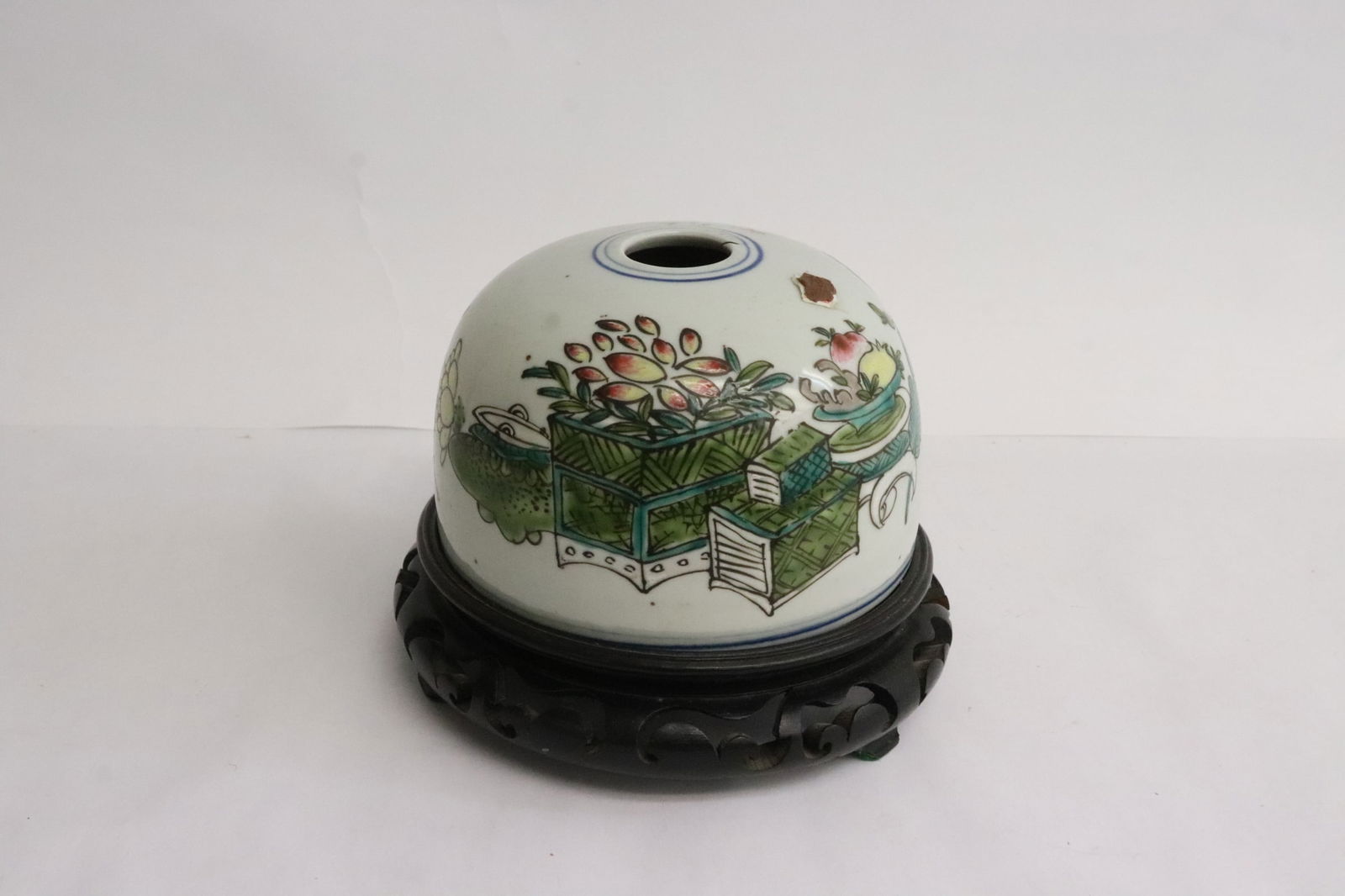 Chinese vintage famille rose water dripper: Chinese vintage famille rose porcelain water dripper, 3.05"x4.75"dia