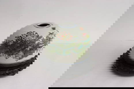 Chinese vintage famille rose water dripper: Chinese vintage famille rose porcelain water dripper, 3.05"x4.75"dia