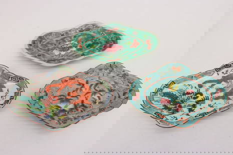 3 Chinese vintage famille rose oval shape dishes: 3 Chinese vintage famille rose oval shape porcelain dishes, 1.15"x7.4"x4.4" - 1.65"x7.65"x5"