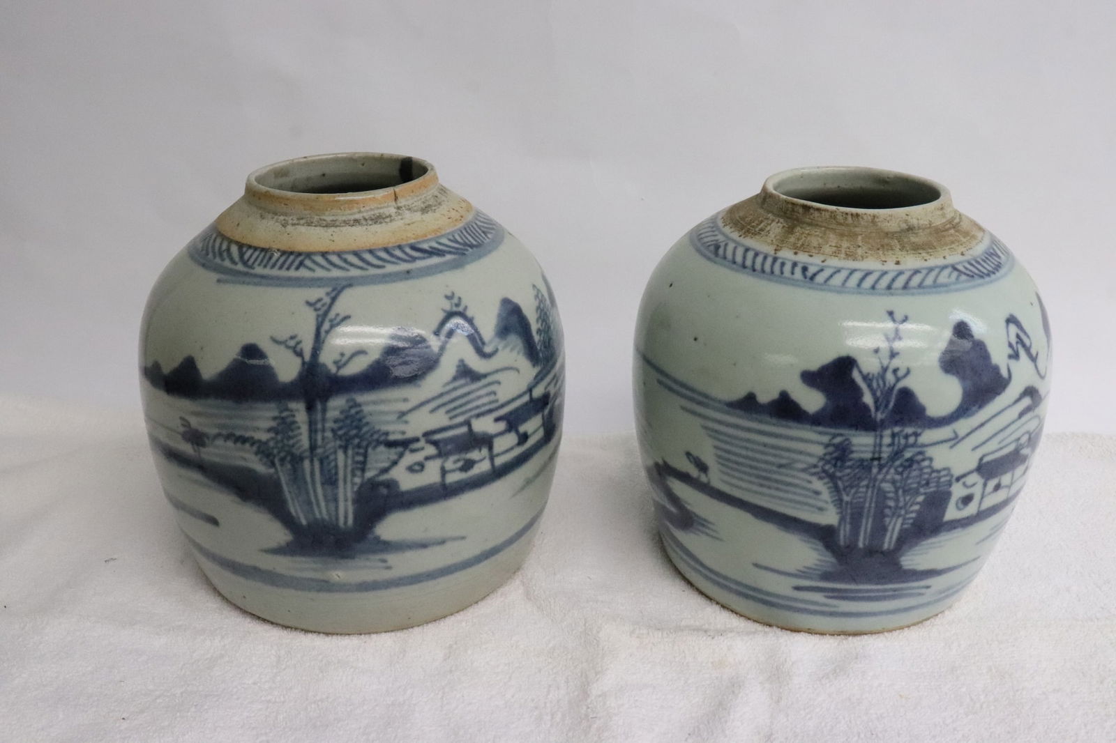 2 Chinese 19th century blue and white porcelain jars (1 of 9)