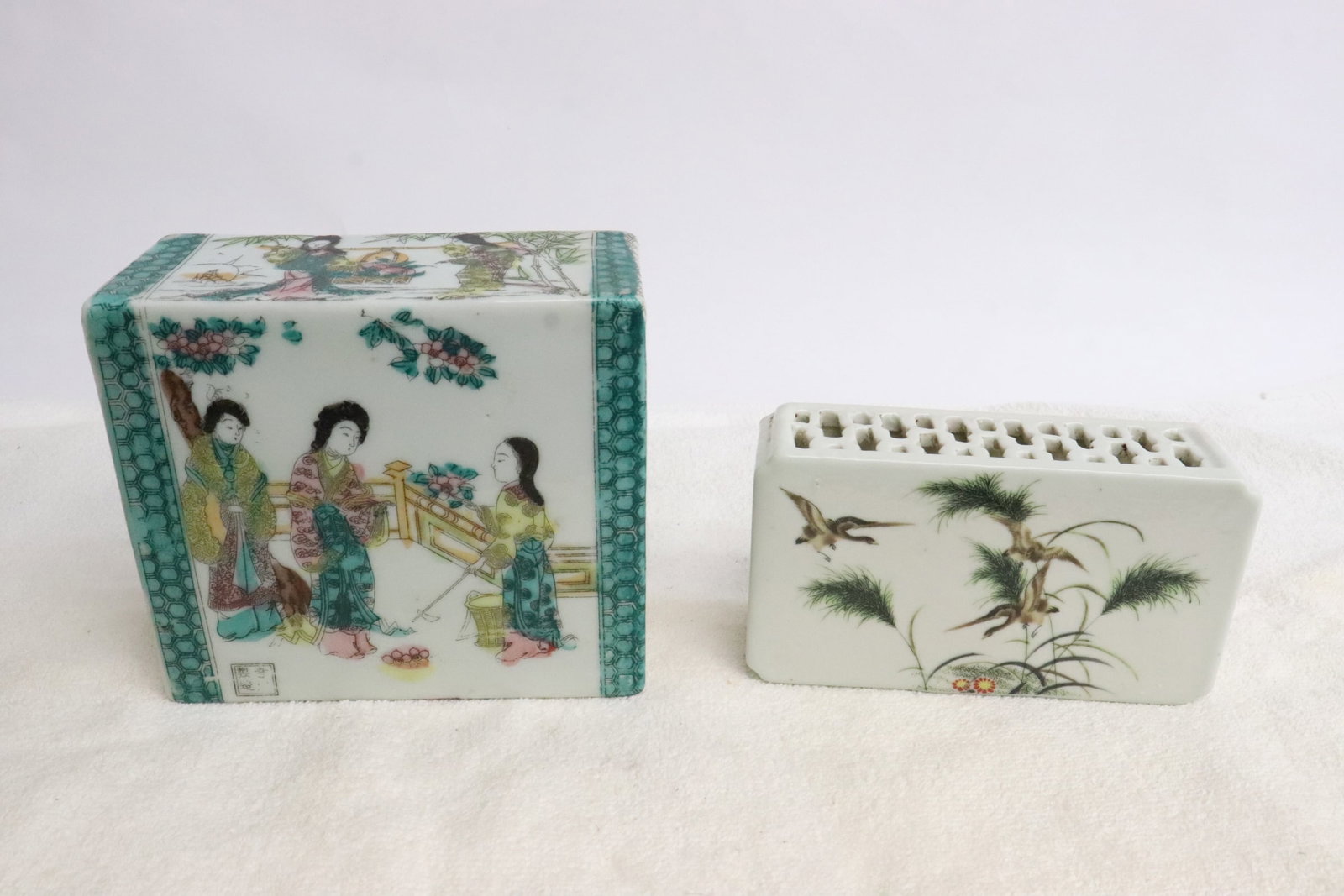 2 Chinese porcelain paper weights/ incense holder: 2 Chinese famille rose porcelain paper weights/ incense holder, 1.45"x5.3"x2.9", 4.75"x5.35"x2.35"