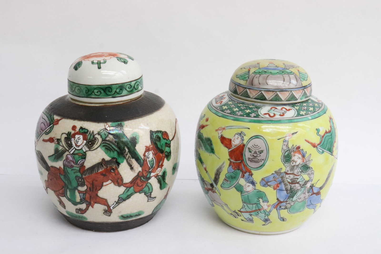 2 Chinese famille rose porcelain covered jars: 2 Chinese famille rose porcelain covered jars painted with war scenes, 6"x5.2"dia, 6.18"x5.33"dia