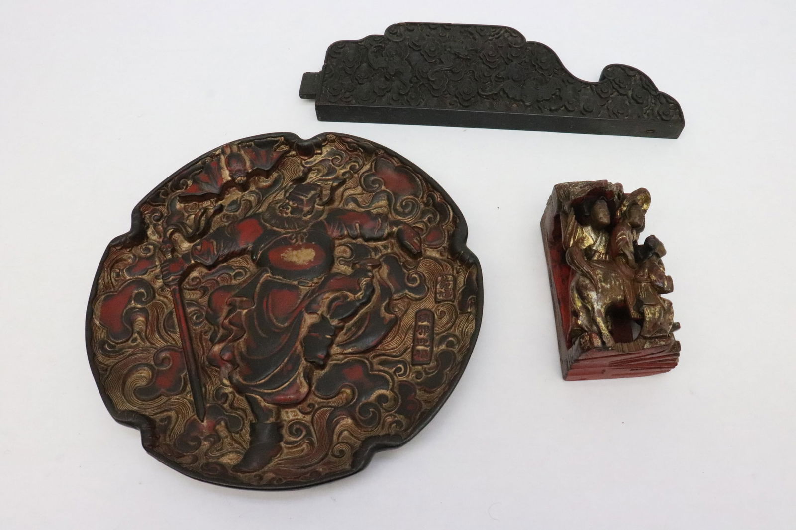 2 Chinese antique wood fragments, & a cinnabar style plate: 2 Chinese antique wood fragments (2.4"x2.5"x2", 10.8"x3.6"x0.68"), and a cinnabar style plate (0.9"x9.3"dia)